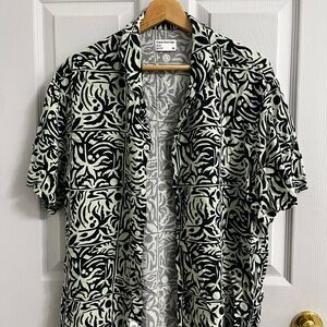 FRANK AND OAK // Patterned Short Sleeve Button-Up Shirt // Size M